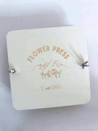 Flower press kit for kids that promotes creative crafting and nature exploration. With this custom-made press, children can press flowers and leaves to create unique art projects. Perfect for play-based learning and outdoor fun.